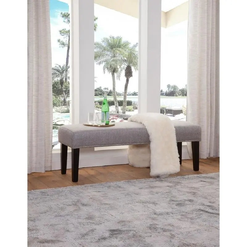 Banc d'appoint rembourré Miley de Grafton Home avec garniture cloutée