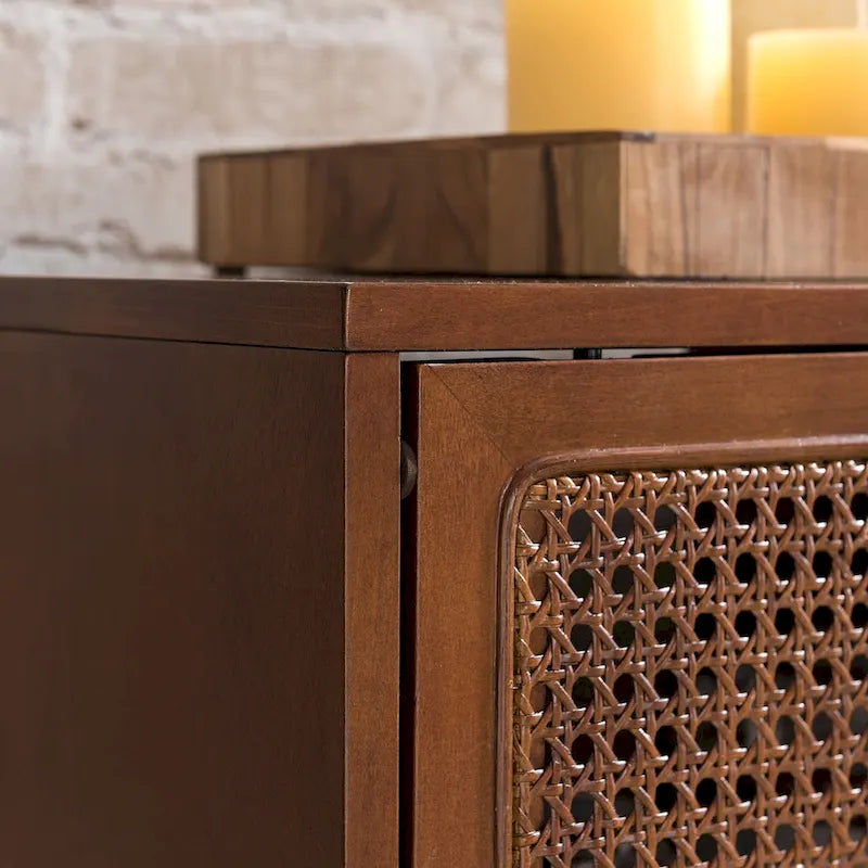 Meuble TV SEI Furniture style moderne du milieu du siècle, console multimédia pour téléviseurs jusqu'à 68 pouces.