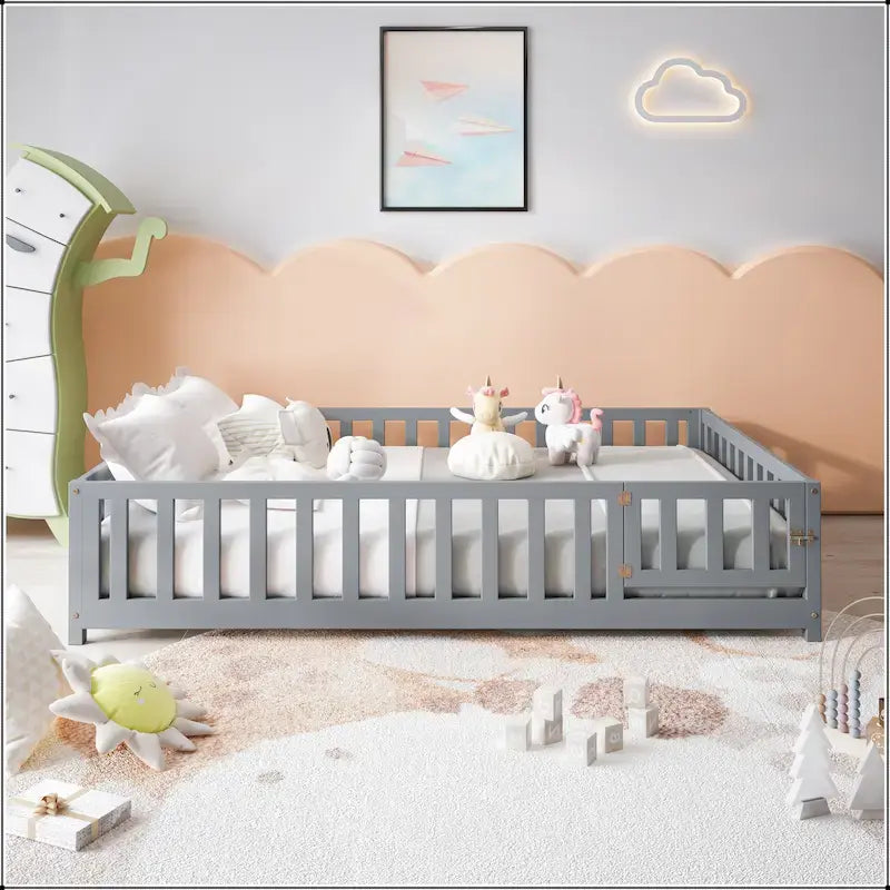 Lit plateforme pleine grandeur avec barrière et porte pour enfants
