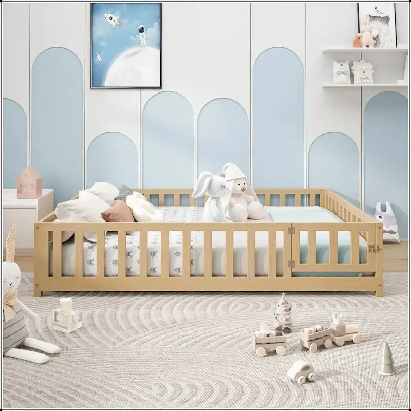 Lit plateforme pleine grandeur avec barrière et porte pour enfants