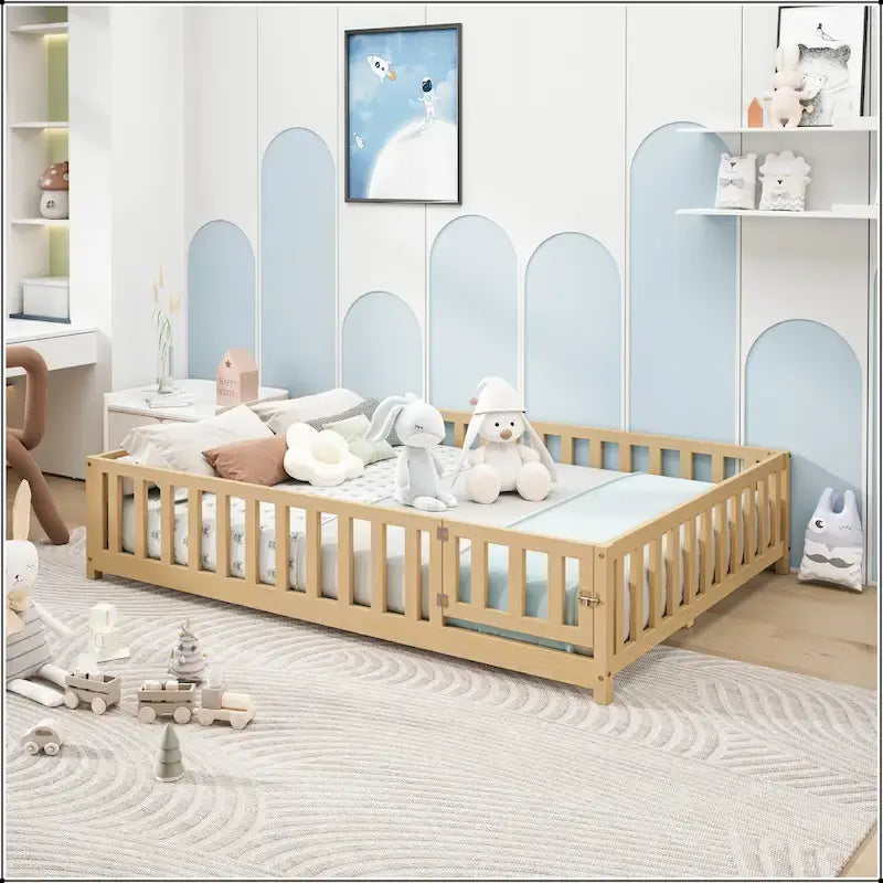 Lit plateforme pleine grandeur avec barrière et porte pour enfants