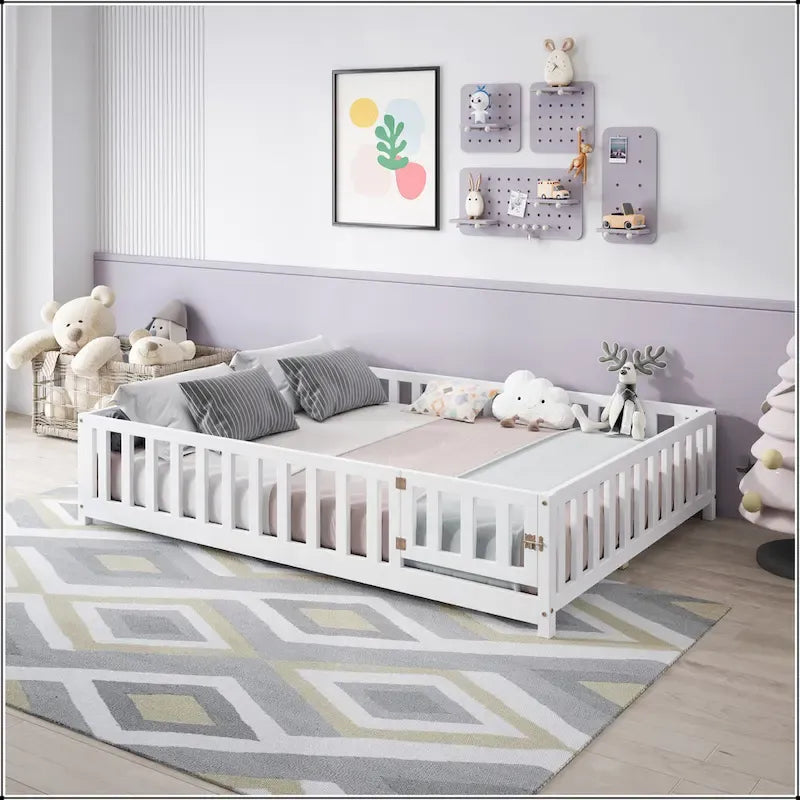 Lit plateforme pleine grandeur avec barrière et porte pour enfants