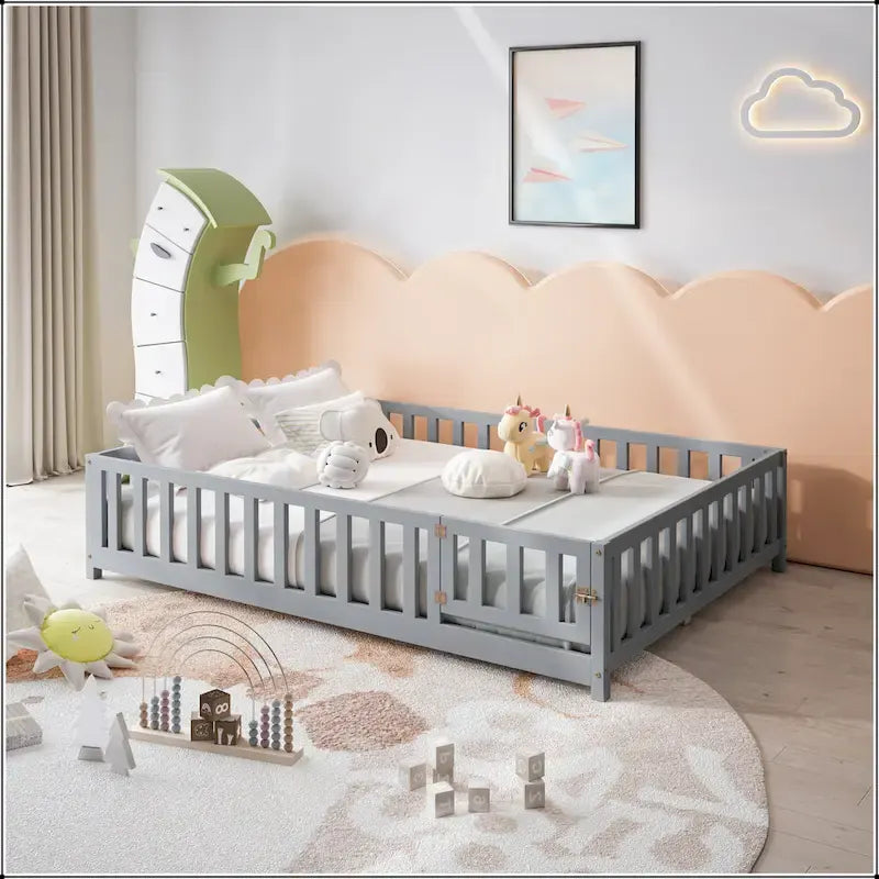 Lit plateforme pleine grandeur avec barrière et porte pour enfants