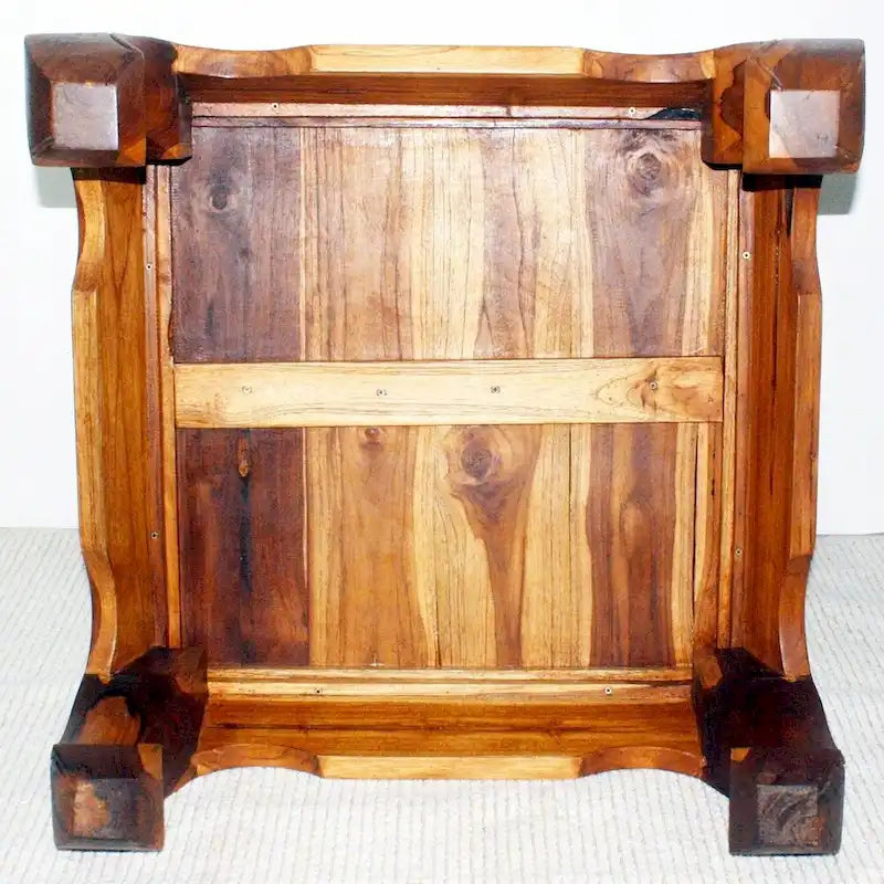 Table d'appoint Haussmann en teck, coloris Opium Thaï, hauteur 74 x 74 x 41 cm, finition chêne huilé.